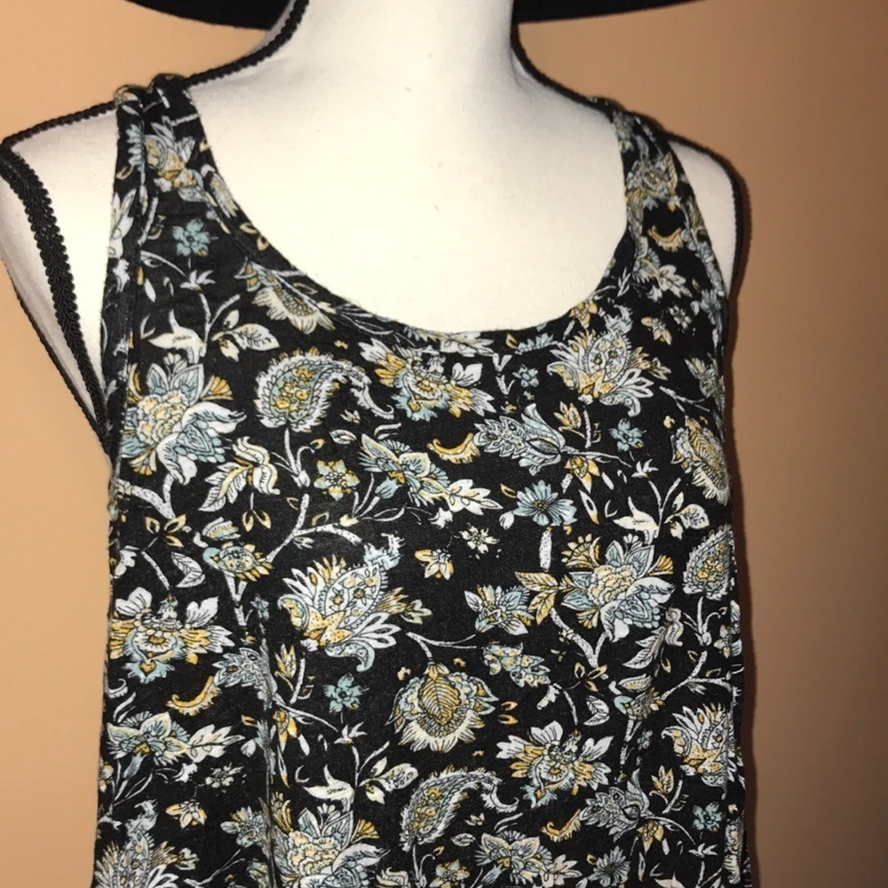 Floral tank - Picture 2 of 3